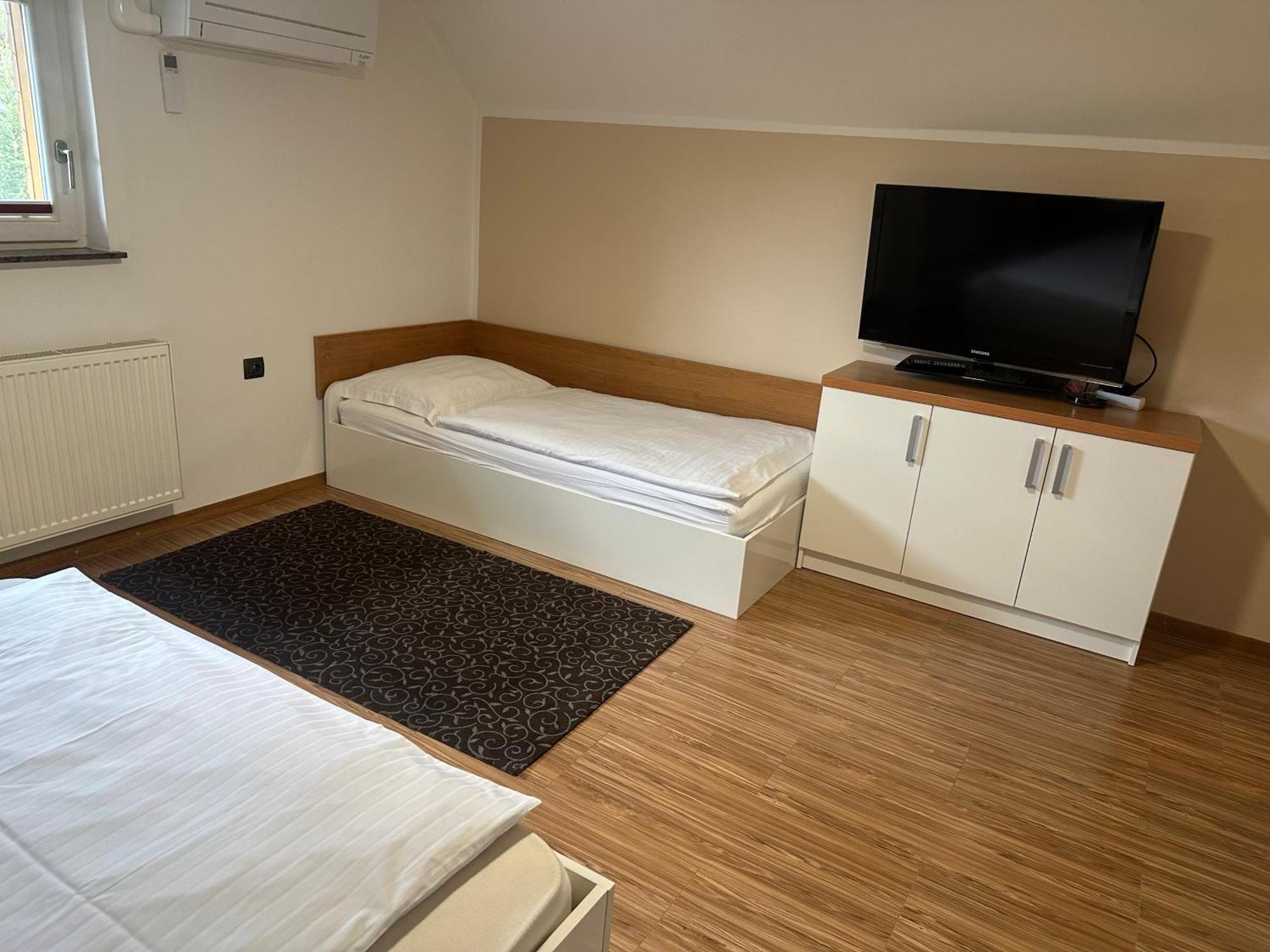 Domacija Vodnik & Apartments Cerklje na Gorenjskem Dış mekan fotoğraf